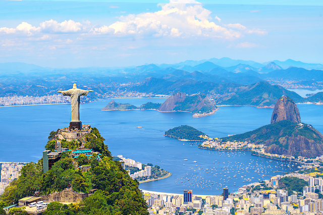 Skyline von Rio de Janeiro mit Cristo Redeemer und Corcovado (Zuckerhut). Brasilien, Lateinamerika